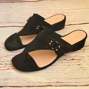 TARYN ROSE Black Thongs Size 8.5